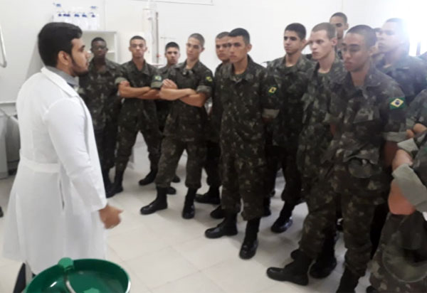 Faculdade Pitágoras de Brumado realiza instrução em laboratórios de engenharia para o Tiro de Guerra 06-024