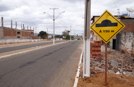 Brumado: Lombofaixas tem altura diminuída e trecho sinalizado