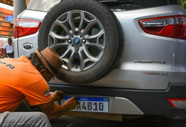 Detran alerta para novas regras da placa Mercosul, que passam a valer em 28 de agosto