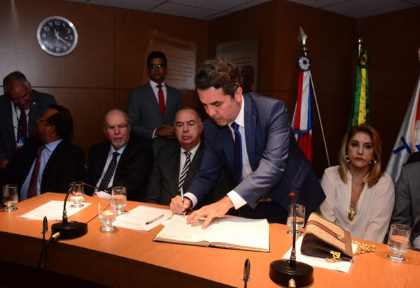 Plínio Carneiro Filho assume presidência do TCM