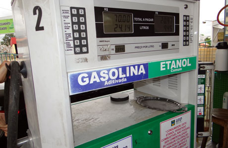 Mantega: política de reajuste de combustíveis não está definida