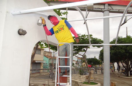 Brumado: Praça Armindo Azevedo está passando por reforma