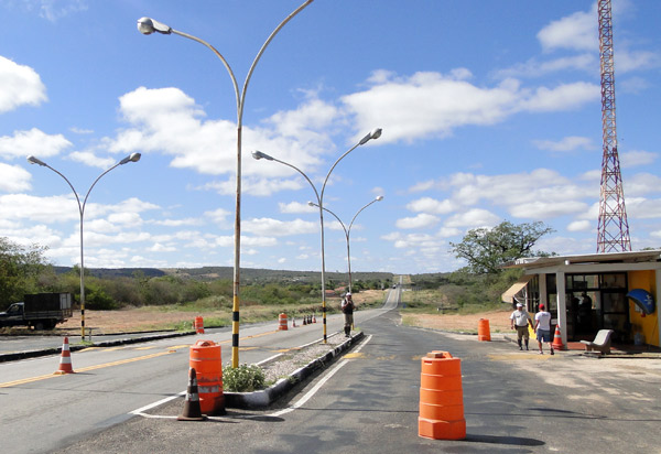 Agentes da PRF e PRE fiscalizam as rodovias baianas durante o final do ano; ação segue até terça-feira (1º)