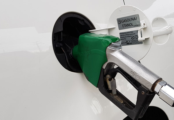 Petrobras sobe preço da gasolina nas refinarias em R$ 0,10