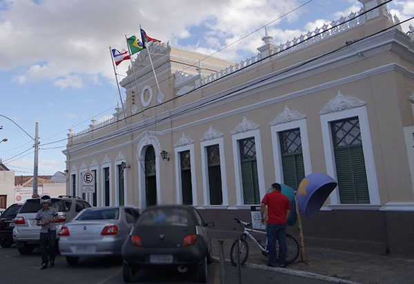 Criminosos assaltam agência bancária situada na sede da Prefeitura de Vitória da Conquista 