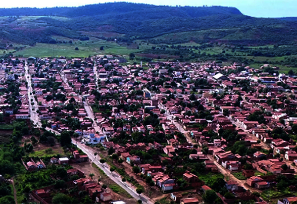 Iuiú: Mulher incendeia imóvel e entra no local com filha de 2 anos