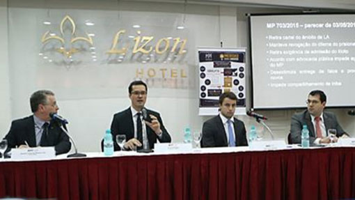 Procuradores ameaçam abandonar a Lava-Jato se pacote anticorrupção for aprovado