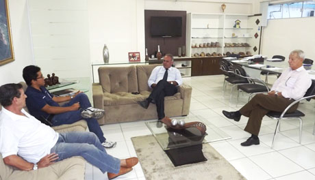 BRUMADO: LEONARDO RABELO VISITA O PREFEITO AGUIBERTO