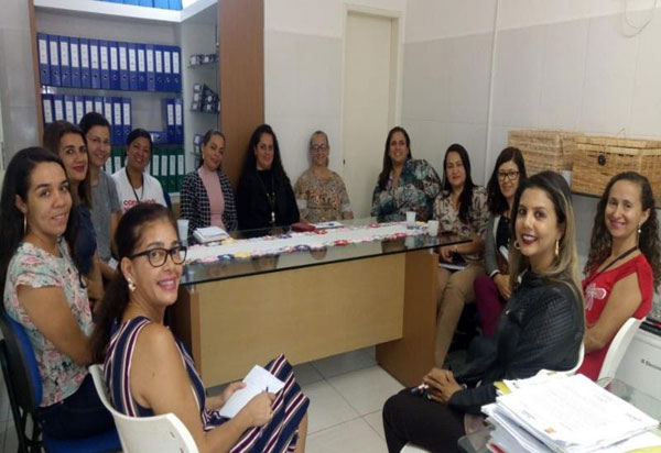 Brumado: nova secretária de Desenvolvimento Social e Cidadania se reúne com equipe para alinhar atividades
