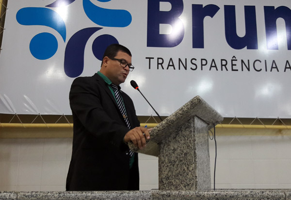 Brumado: vereador Rey de Domingão indica necessidade de calçamento e instalação de rede de esgoto na Avenida Turquesa