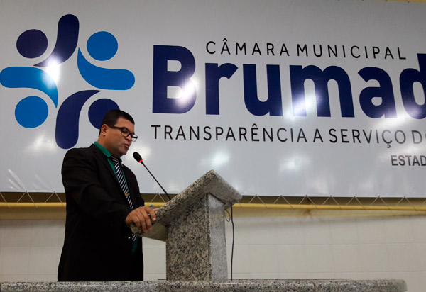 Brumado: vereador Rey de Domingão tem atuação como líder do prefeito durante sessão da Câmara