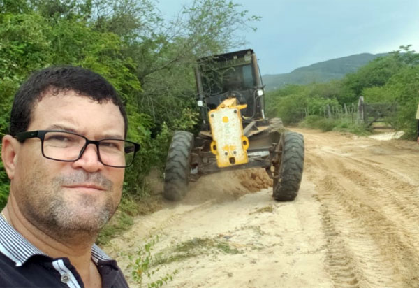 Brumado: vereador Rey de Domingão conquista patrolamento das estradas vicinais da Lagoa do Arroz e Cachoeira