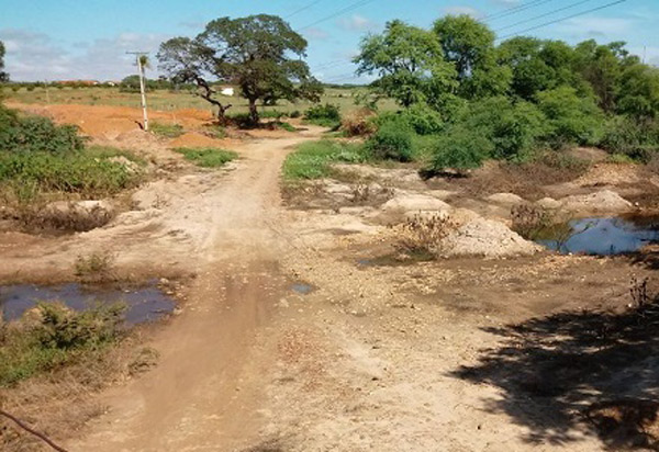 Dom Basílio: Seis dias após cheia, Rio Brumado está seco 