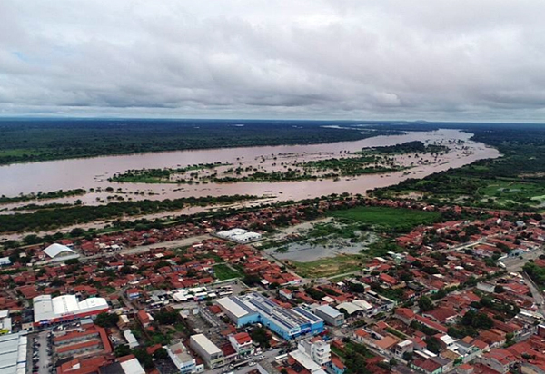 Nível do rio São Francisco ultrapassa a última cheia do ano e chega a 7,46 metros na cidade de Bom Jesus da Lapa 
