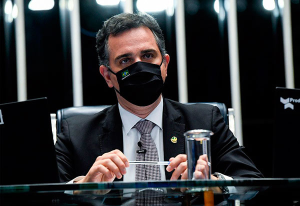 Pacheco devolve MP que dificultava retirada de conteúdo da internet Fonte: Agência Senado