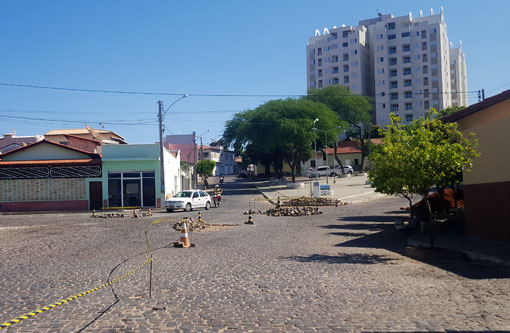 Brumado: Rotatória está sendo construída na Praça dos Trabalhadores