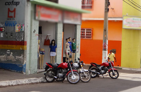 Brumado: Bandidos assaltam loja e levam mais de R$ 5 mil