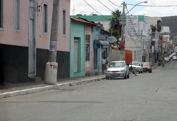 Brumado: SMTT restringe estacionamento em trecho da Rua Exupério Pinheiro Canguçu