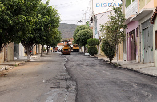 Brumado: Prefeitura realiza recapeamento asfáltico na Rua Tenente Amarílio