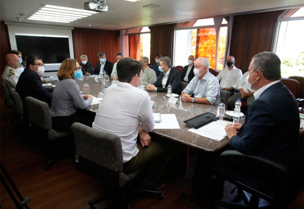 Rui anuncia projeto de lei para criação de linha de crédito a comerciantes e instalação de gabinete de crise no Extremo Sul