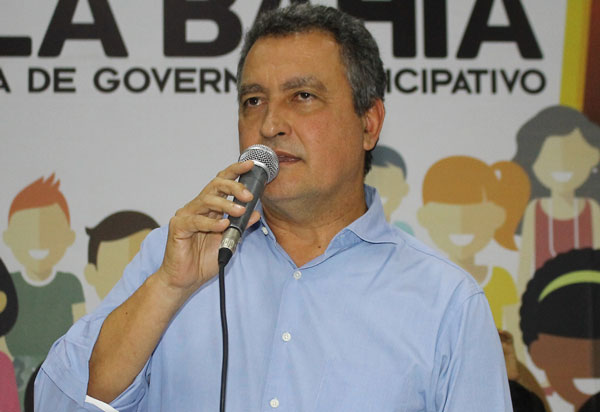 Governador Rui Costa avalia dar férias coletivas aos professores em novembro