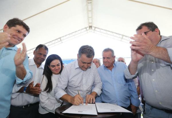 Rui Costa inaugura Colégio da Polícia Militar e realiza entregas em Jequié