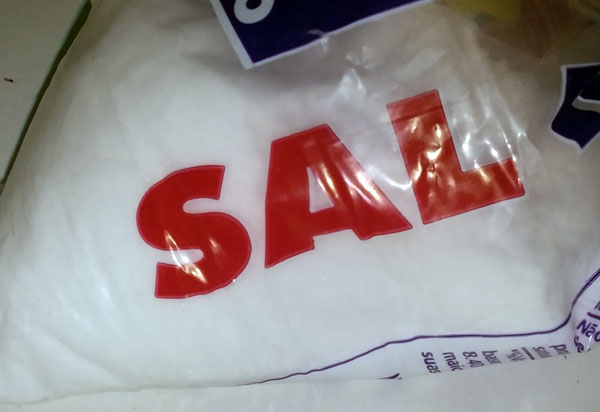 Brasileiro consome quase o dobro de sal recomendado pela OMS