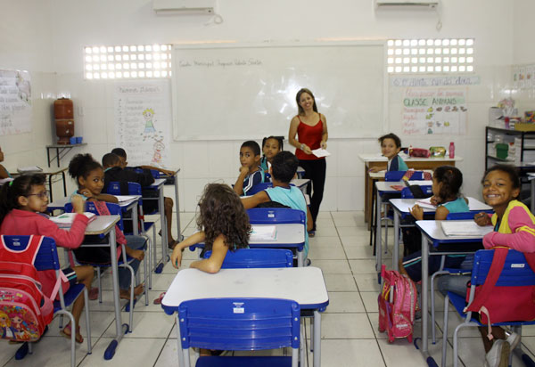 Brumado: secretária de Educação diz que serão tomadas medidas de segurança para alunos e professores no retorno as aulas 