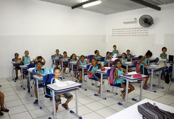 CNE aprova junção de anos letivos de 2020 e 2021 e ensino remoto até fim do ano que vem