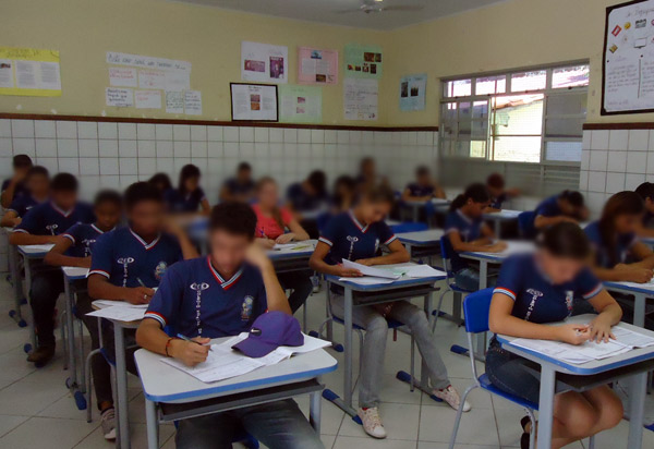MEC envia novo texto às escolas suspendendo orientação sobre filmagens