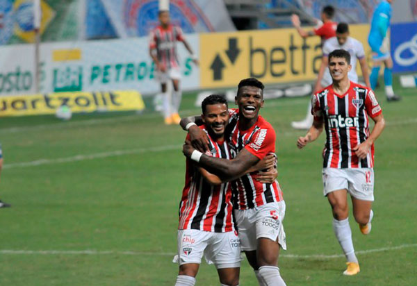 São Paulo vence o Bahia e assume a vice-liderança do Brasileirão