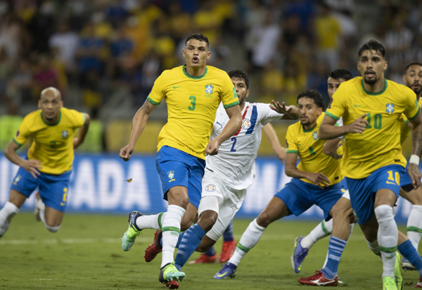 Com novidades na escalação, Brasil enfrenta Chile pelas Eliminatórias