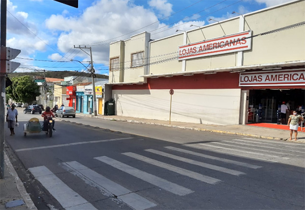 Brumado: População cobra que semáforo para pedestres no centro da cidade seja consertado 