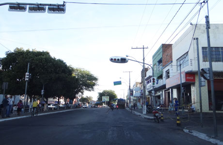 SEMÁFORO DA AV. CENTENÁRIO ESTÁ DANIFICADO