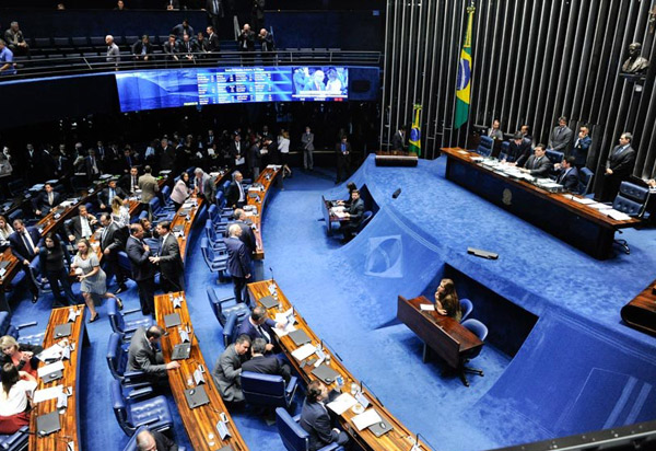Aprovada PEC que permite repasse direto de emendas para estados e municípios