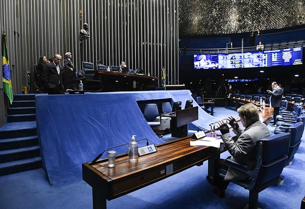 Senado aprova liberação de fundos para financiar piso da enfermagem