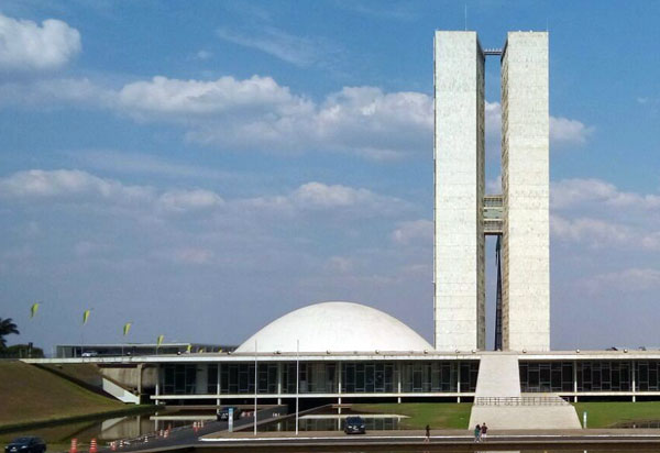 Eleitores votarão em dois candidatos ao Senado este ano