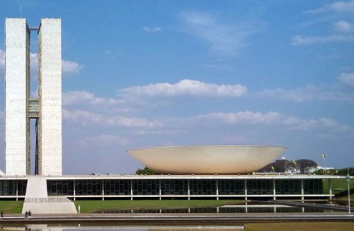 Vox Populi: 33% acham senadores melhor preparados para julgar impeachment 