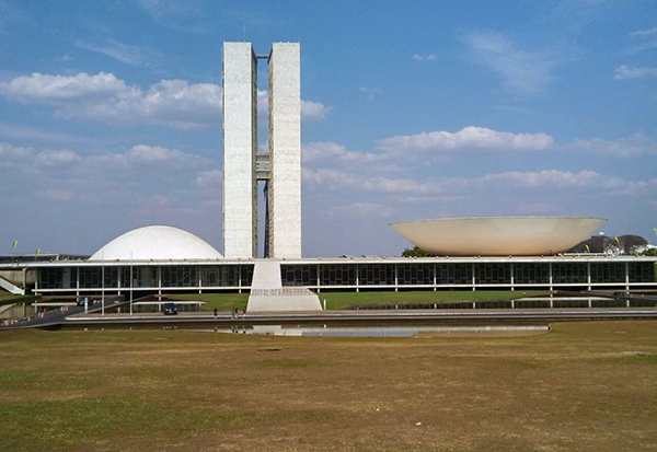 Barroso determina instalação da CPI da Pandemia no Senado