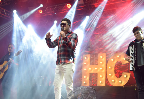 Homens de Cabaré e Serginho Cardoso animaram a Seresta do Clube Social de Brumado; veja as fotos