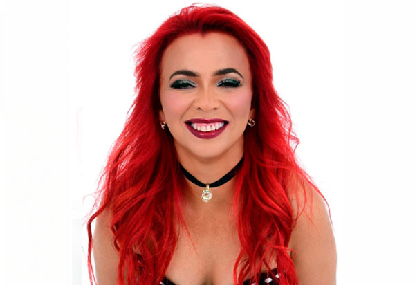 Cantora Sílvia Mello disputa festival de música em São Pedro dos Ferros; vote e participe 