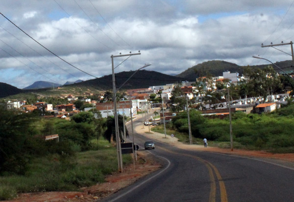 Homem acusado de crimes de exercício ilegal da medicina e falsidade ideológica em Tanhaçu deverá pagar R$ 50 mil de fiança