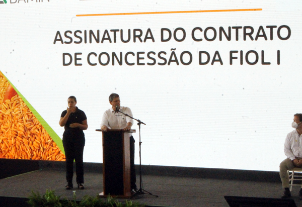 Bolsonaro participa da assinatura de concessão da Fiol em Tanhaçu