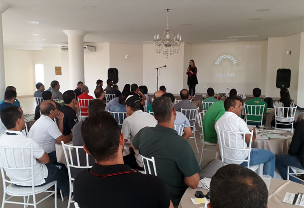 CEO e Fundadora do Instituto Deândhela Inspirando Soluções, Tathiane Deândhela ministrou em Brumado Workshop