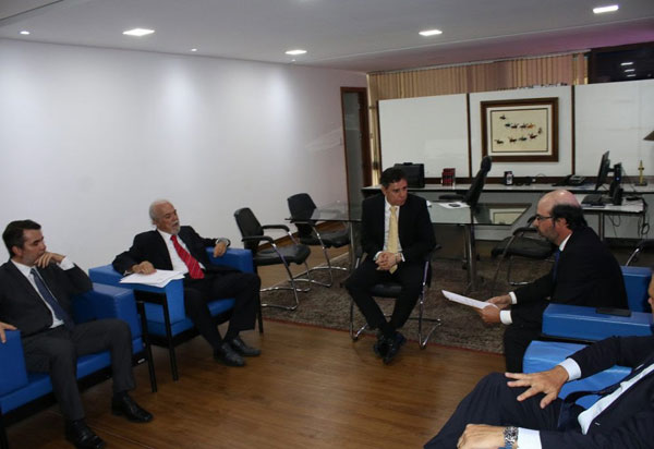 TCM e TCE entregam lista de gestores que podem estar inelegíveis