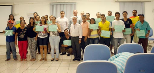 Prefeitura de Brumado realiza cerimônia de entrega de 30 títulos de propriedade para moradores do Jardim de Alah