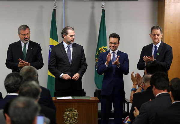 Toffoli, no Planalto, sanciona lei que amplia proteção a mulheres e vulneráveis