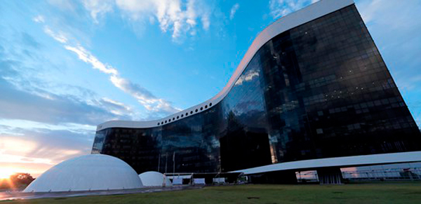 Corregedor do TSE determina que plataformas digitais suspendam repasses financeiros a páginas que propagam desinformação