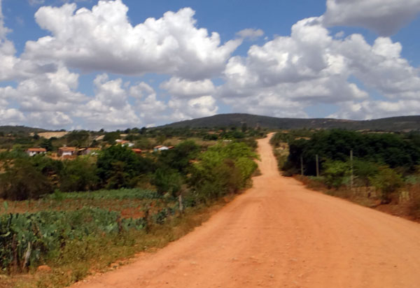 Brumado: Lançada a licitação da obra de pavimentação asfáltica de Ubiraçaba para Samambaia