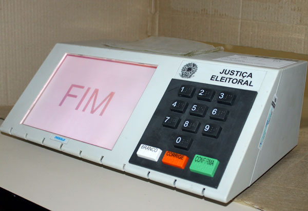 Mensagem dizendo que quem votar em apenas um candidato terá o voto anulado é Fake News
